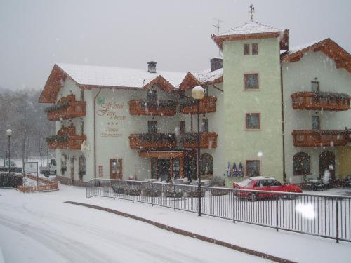 Hotel Fior Di Bosco Giovo Bagian luar foto