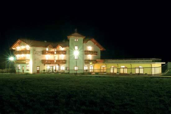 Hotel Fior Di Bosco Giovo Bagian luar foto